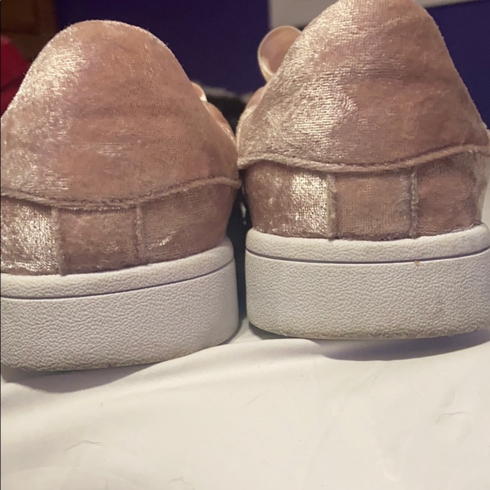 Baby pink velvet shoes with ribbon laces